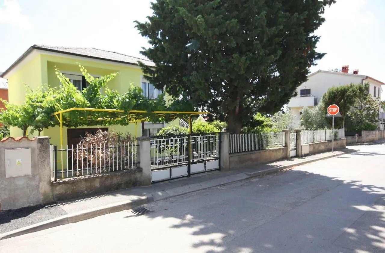 Two Bedroom Apartment, Nice Neighborhood, Free Parking, Wifi Pula 0*,  Croatie
