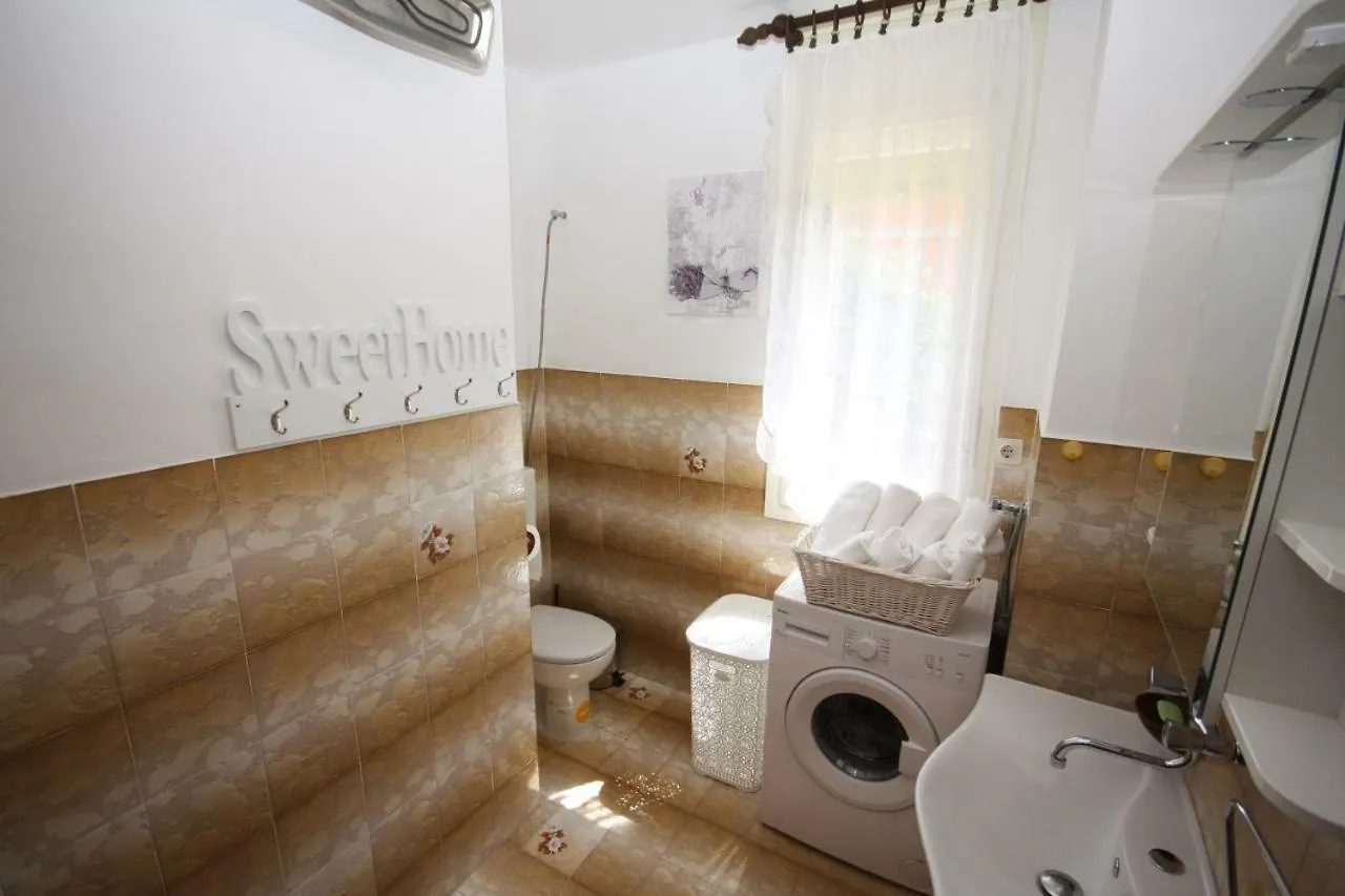 Two Bedroom Apartment, Nice Neighborhood, Free Parking, Wifi Pula 0*,