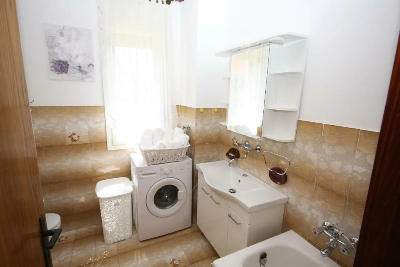 Two Bedroom Apartment, Nice Neighborhood, Free Parking, Wifi Pula Appartement