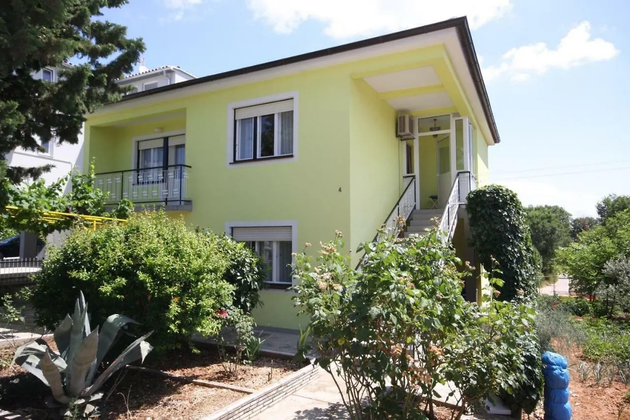 Two Bedroom Apartment, Nice Neighborhood, Free Parking, Wifi Pula Croatie