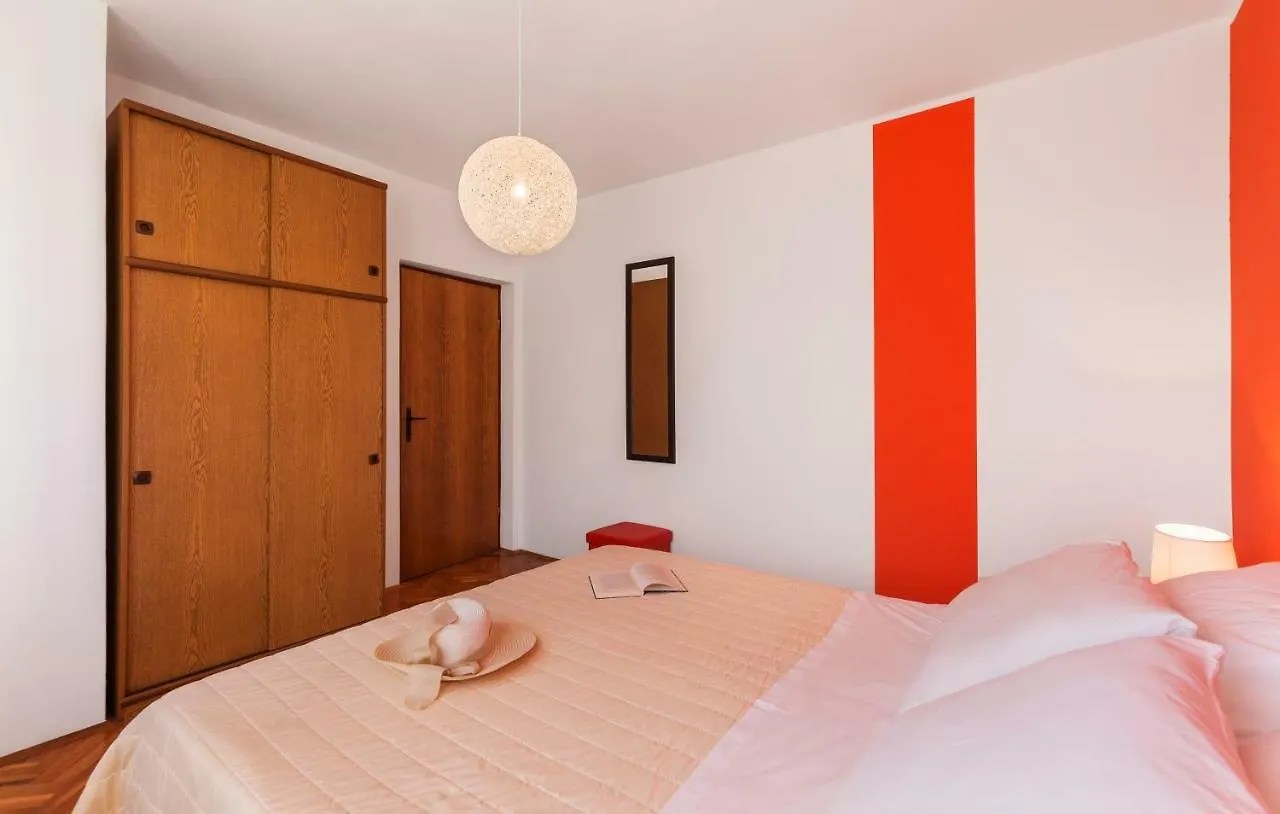 Two Bedroom Apartment, Nice Neighborhood, Free Parking, Wifi Pula Appartement