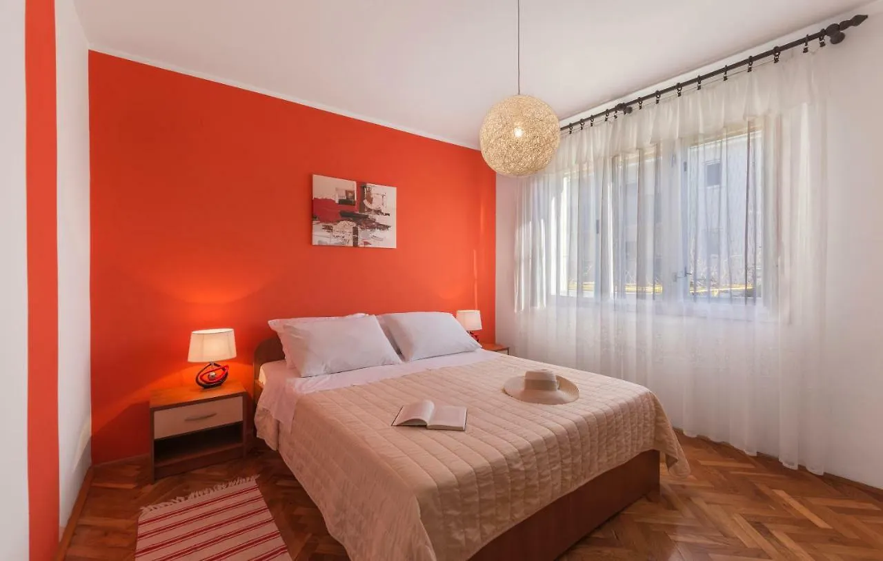 Two Bedroom Apartment, Nice Neighborhood, Free Parking, Wifi Pula Appartement
