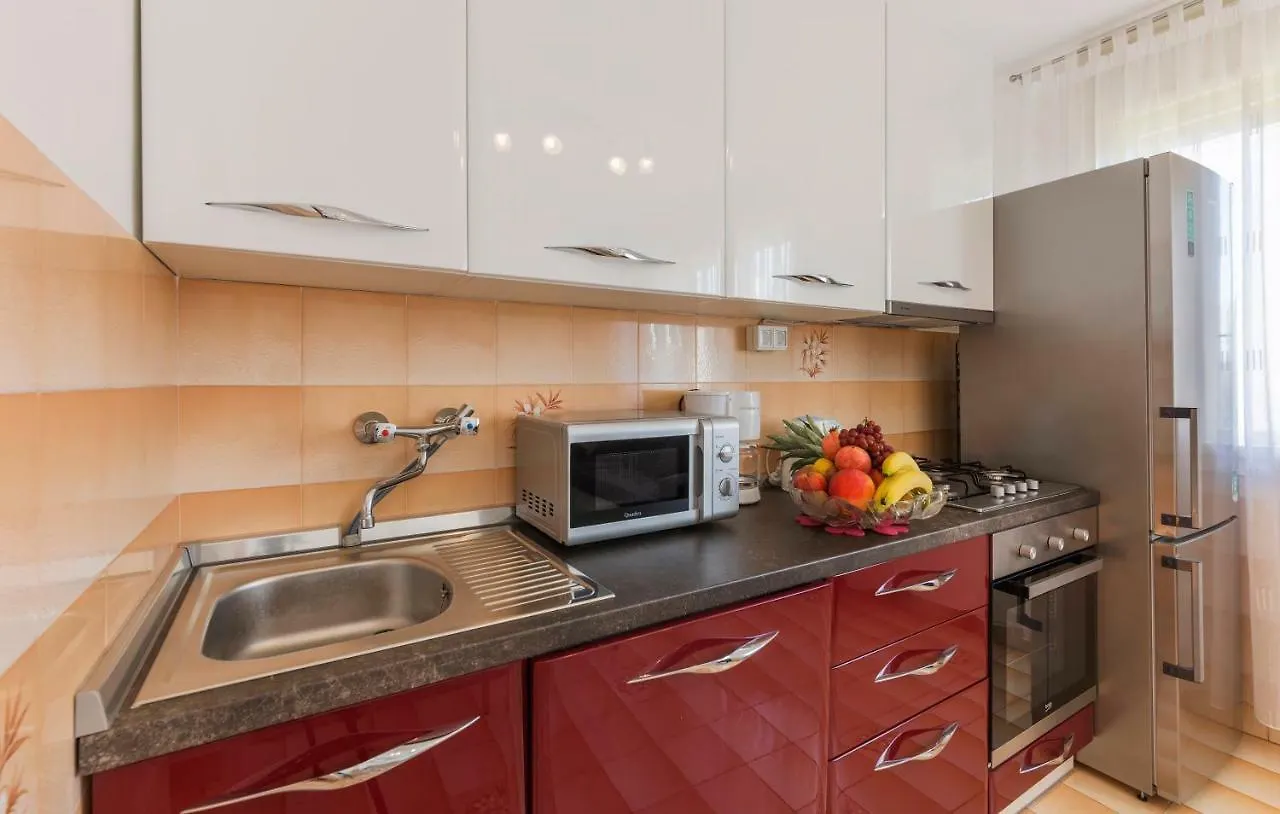 Appartement Two Bedroom Apartment, Nice Neighborhood, Free Parking, Wifi Pula Croatie